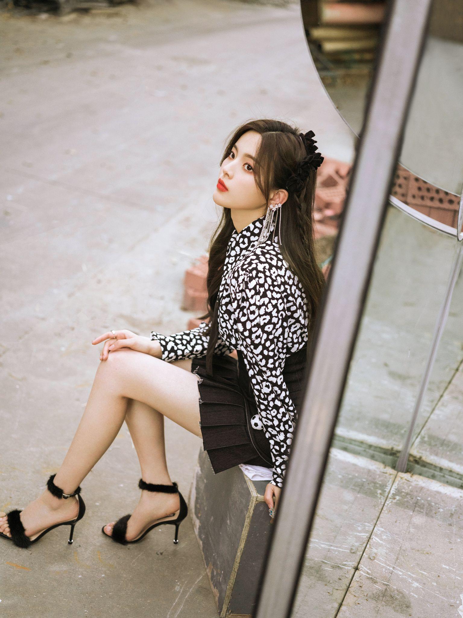 中国女明星里谁的腿特别好看