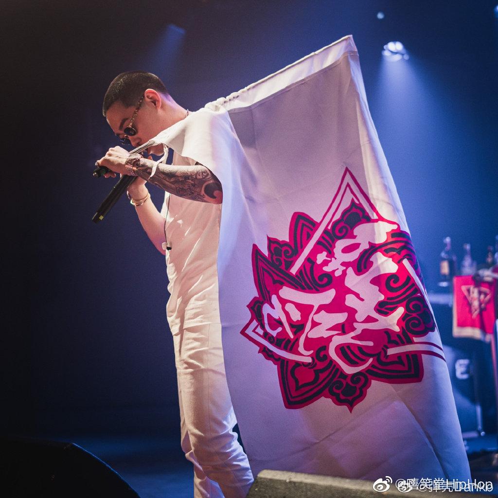 pgone贝贝出镜红花会元老晒出合影回不去了