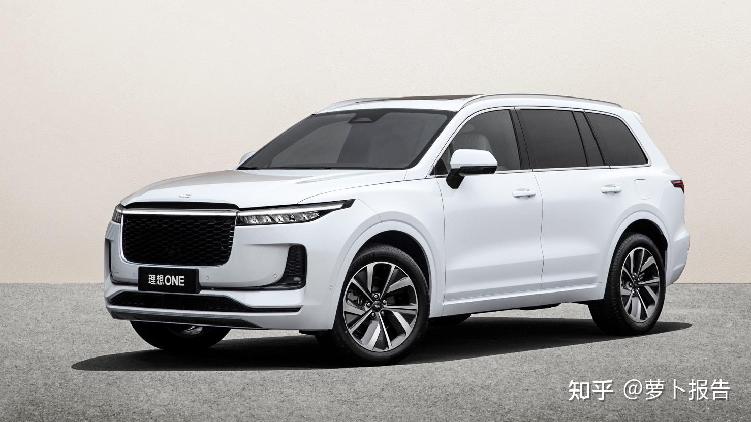 理想one作為榜單中為數不多的6座suv,憑藉著媲美電動車的駕駛感受