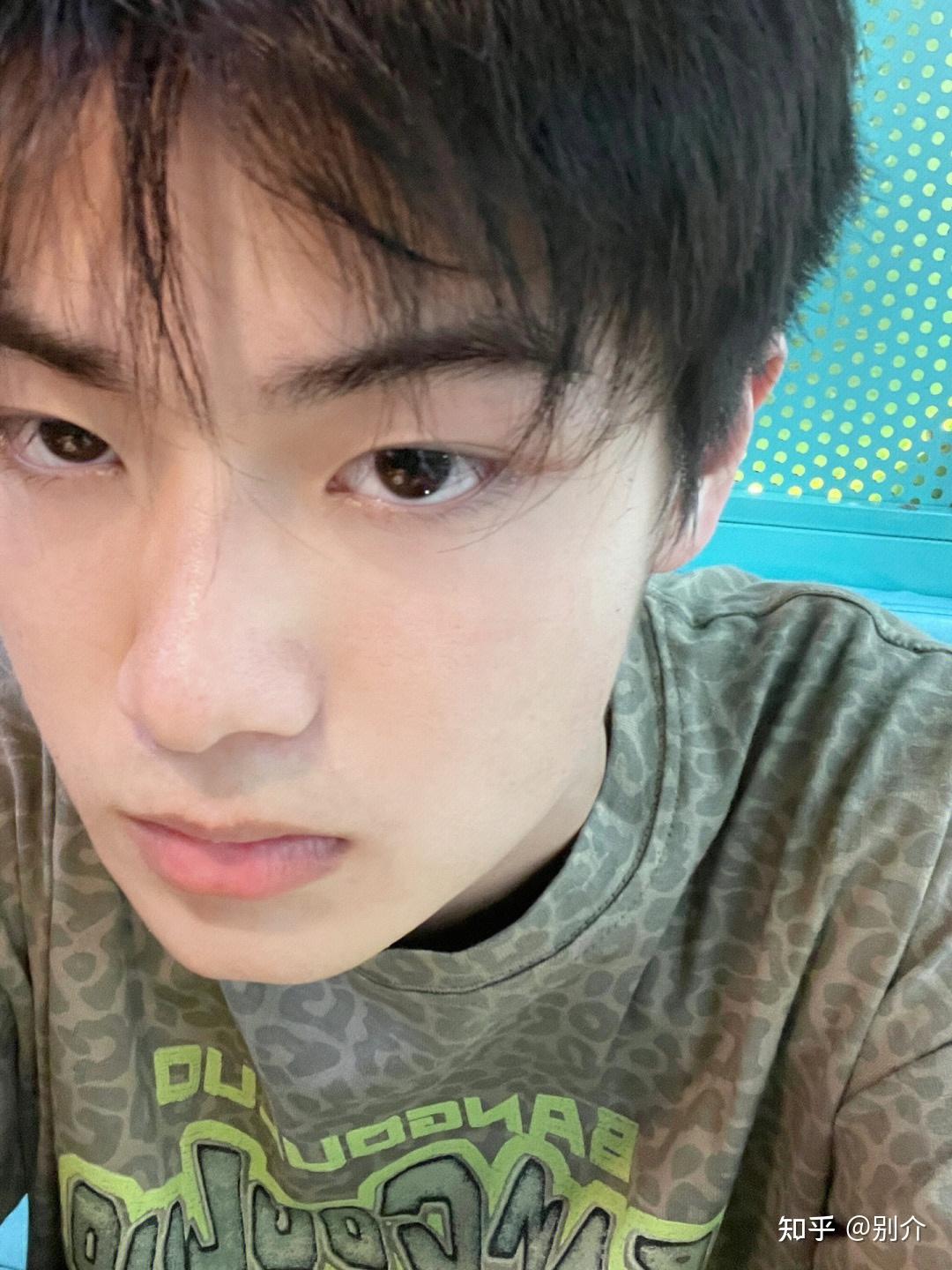 男生皮肤暗黄粗糙如何简单有效的变白?
