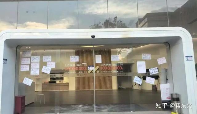 车没提门店先跑路?智己汽车多地经销商突然“暴雷”