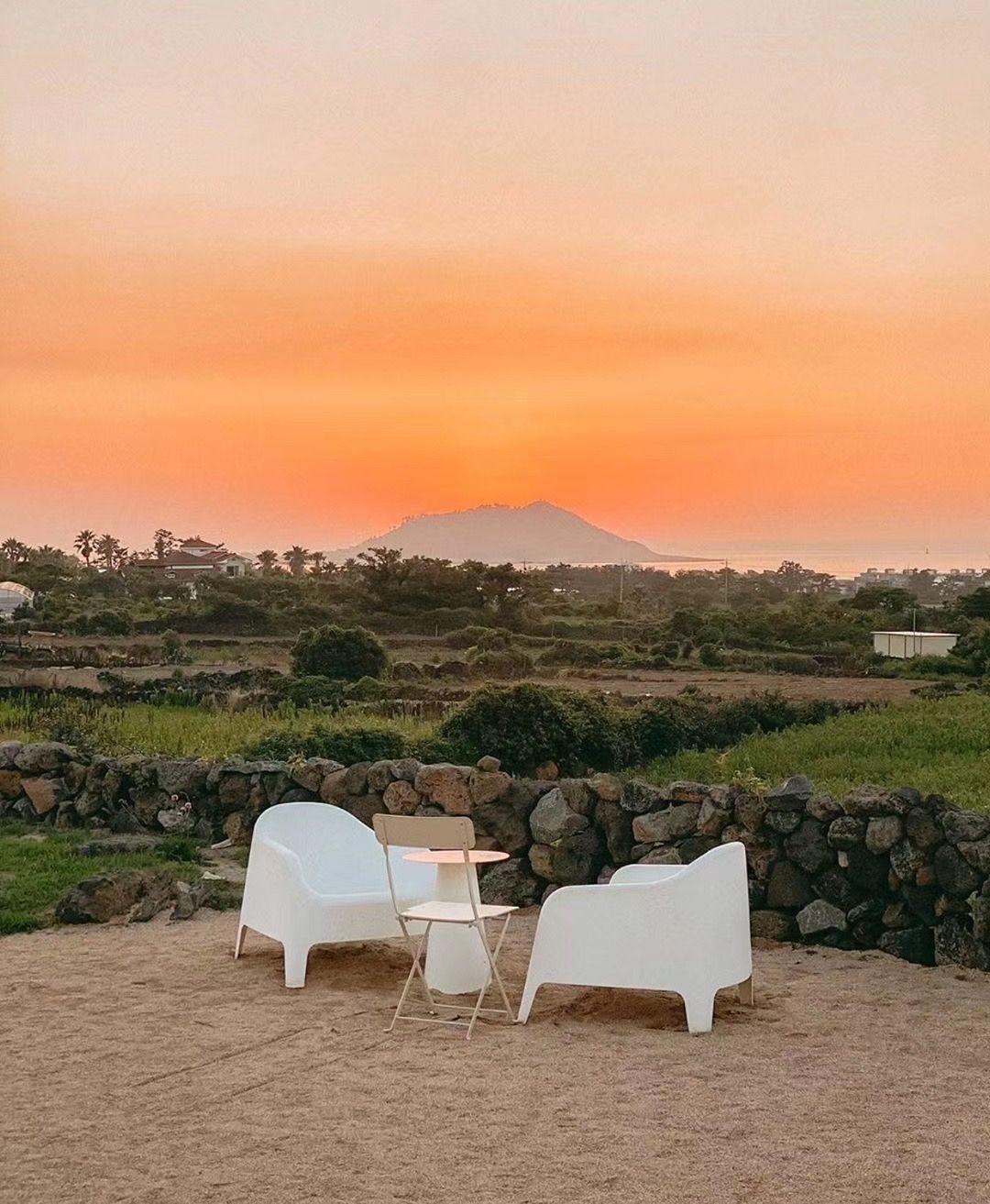 有什么看起来很舒服高级的微信背景图