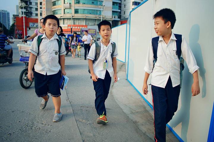 这样的同学不受老师喜欢！但同学们都很喜欢！你上学时候也遇到过 - 知乎