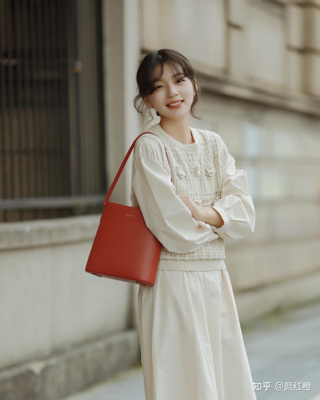 气质女人都不会乱穿,秋季看看这几组穿搭方式,温柔简约又百搭