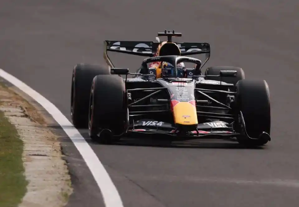 维斯塔潘萌生退意，F1 规则变革是否扼杀赛车乐趣？