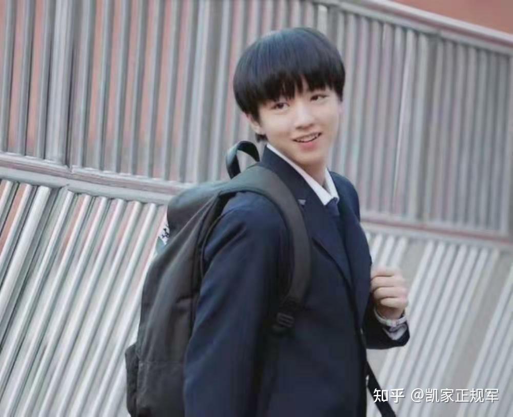 在《小别离》中,王俊凯客串的是温柔又帅气的李想学长,可谓是"人间