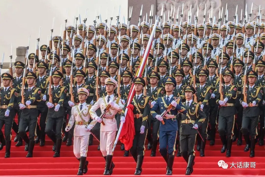 2019大阅兵百面战旗展示中国力量