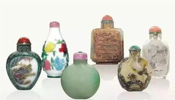 清代鼻烟壶值多少钱，铜胎画珐琅彩鼻烟壶，各个顶级拍卖行成交价格一览