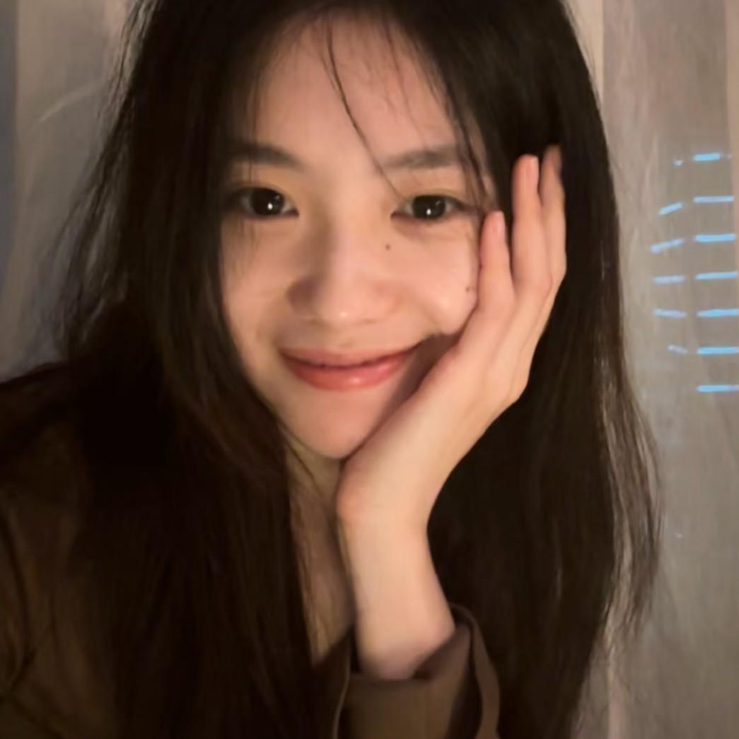 19 岁女生登长城哽咽背诗：少年心气撞进北京，而我靠京牌留住这份从容