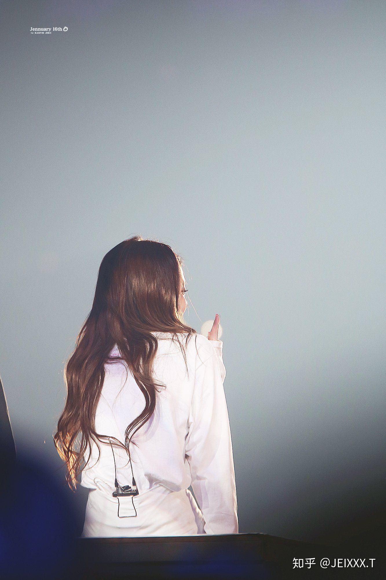 有哪些jennie的背影图片? - 知乎